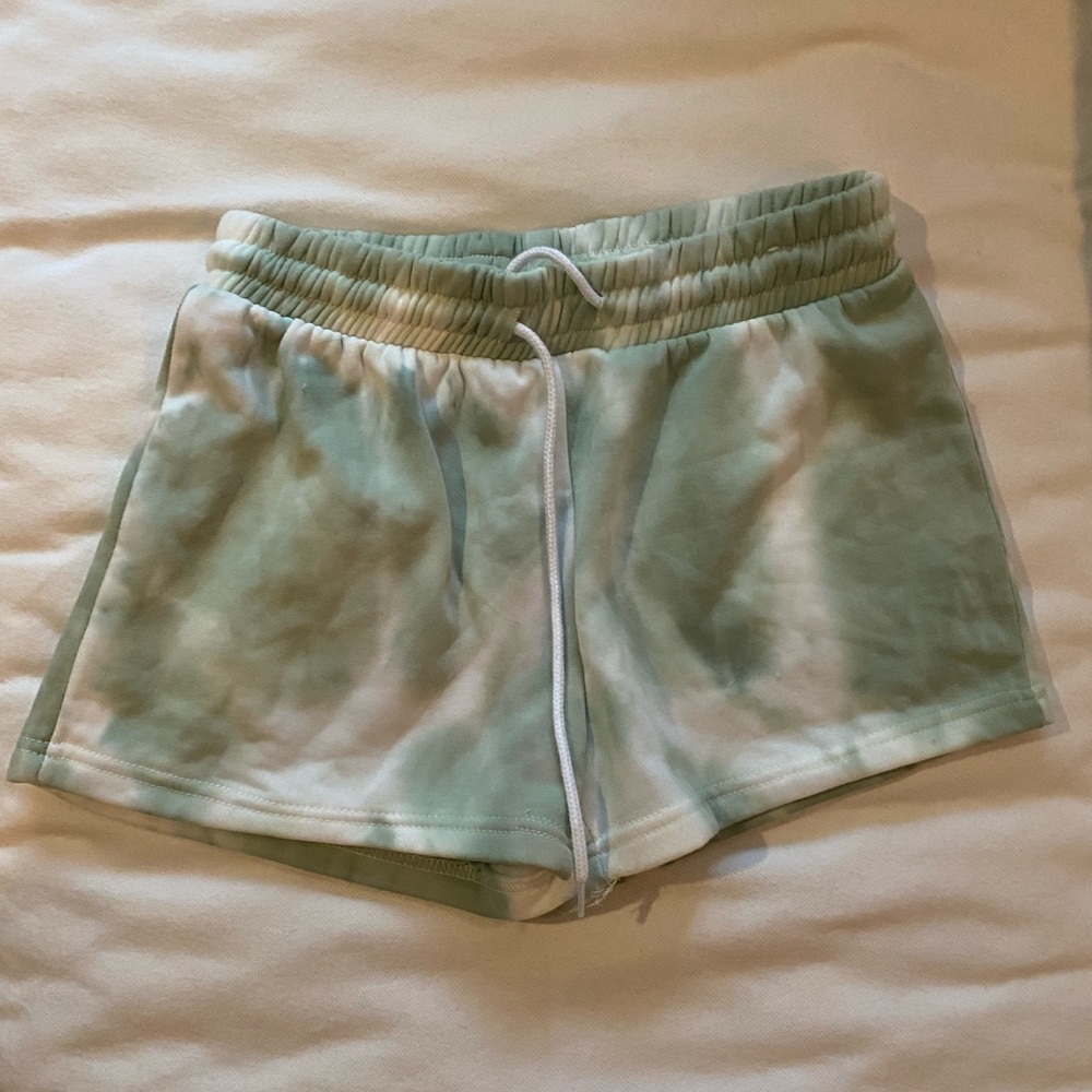 Love streak Green tie die shorts